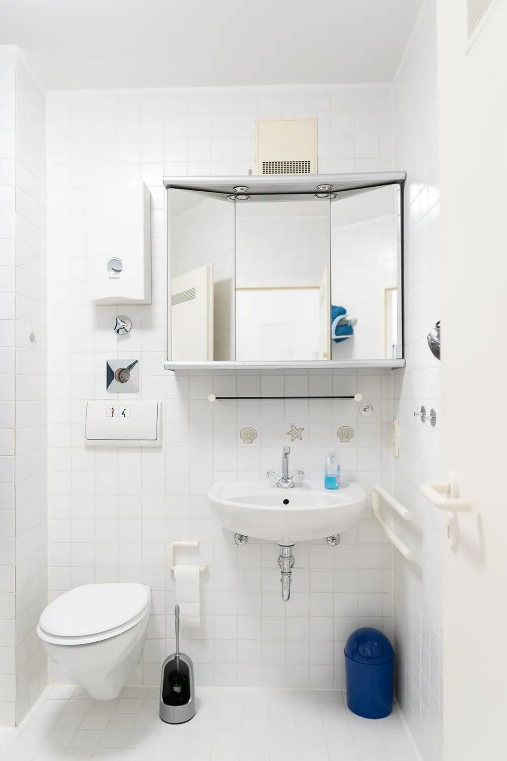 Bathroom with bathtub and shower curtain